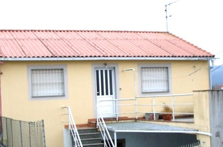 Casa a la venta con solar de 700m² en Coristanco - Se vende casa en Coristanco (A Coruña)