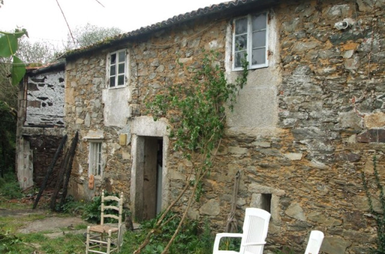Casa de piedra para restaurar a la venta en Malpica - Se vende casa en Malpica de Bergantiños (A Coruña)